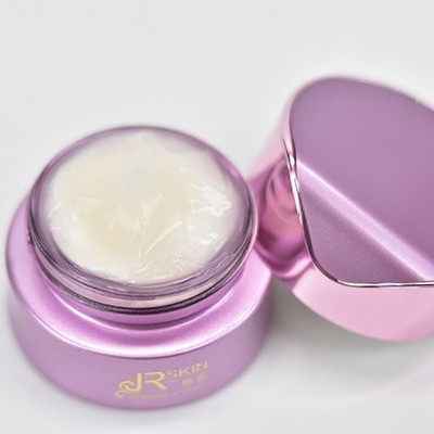 護膚品廠家:誰說歲月只能是把殺豬刀！